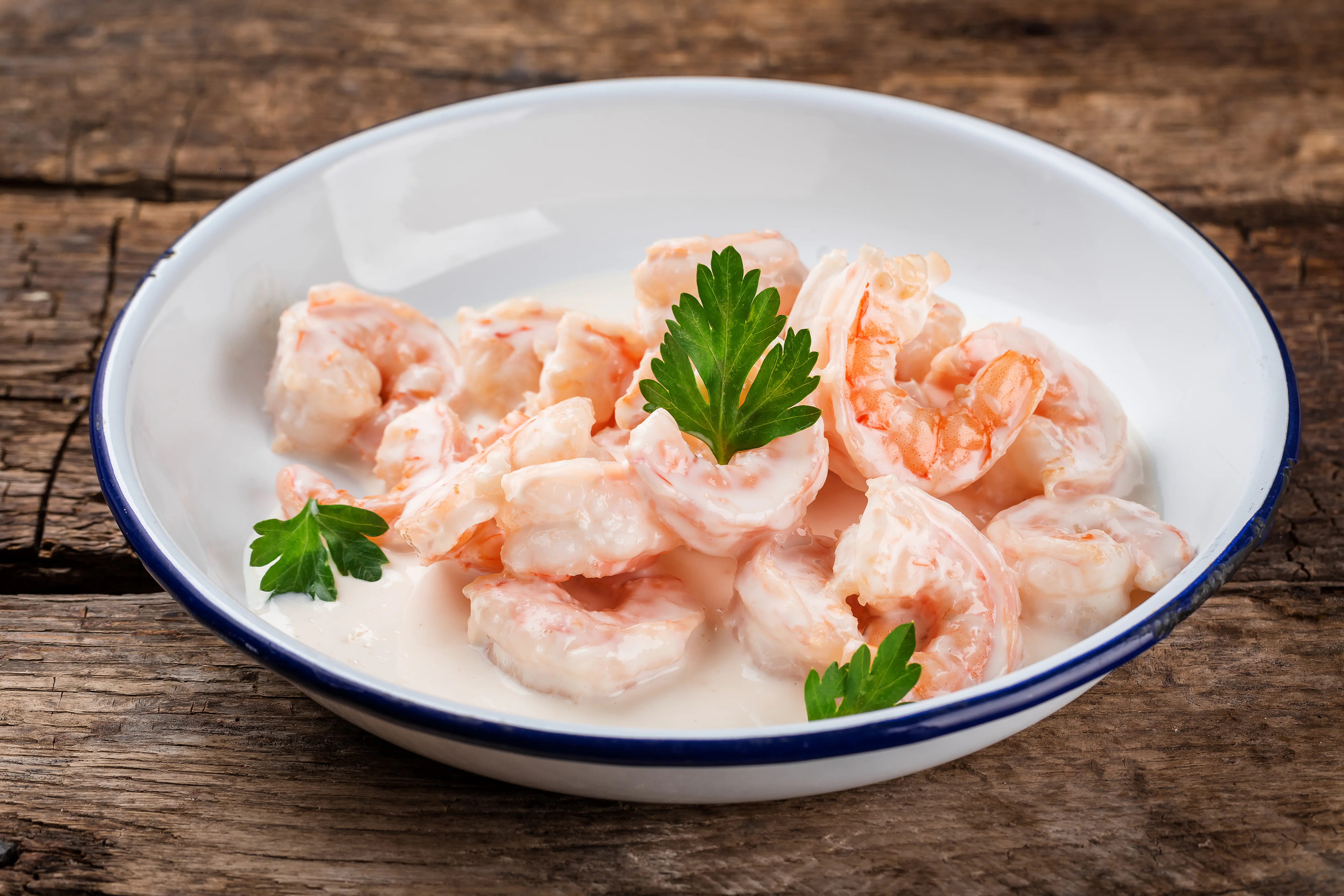 Хвости тигрових креветок у вершковому соусі