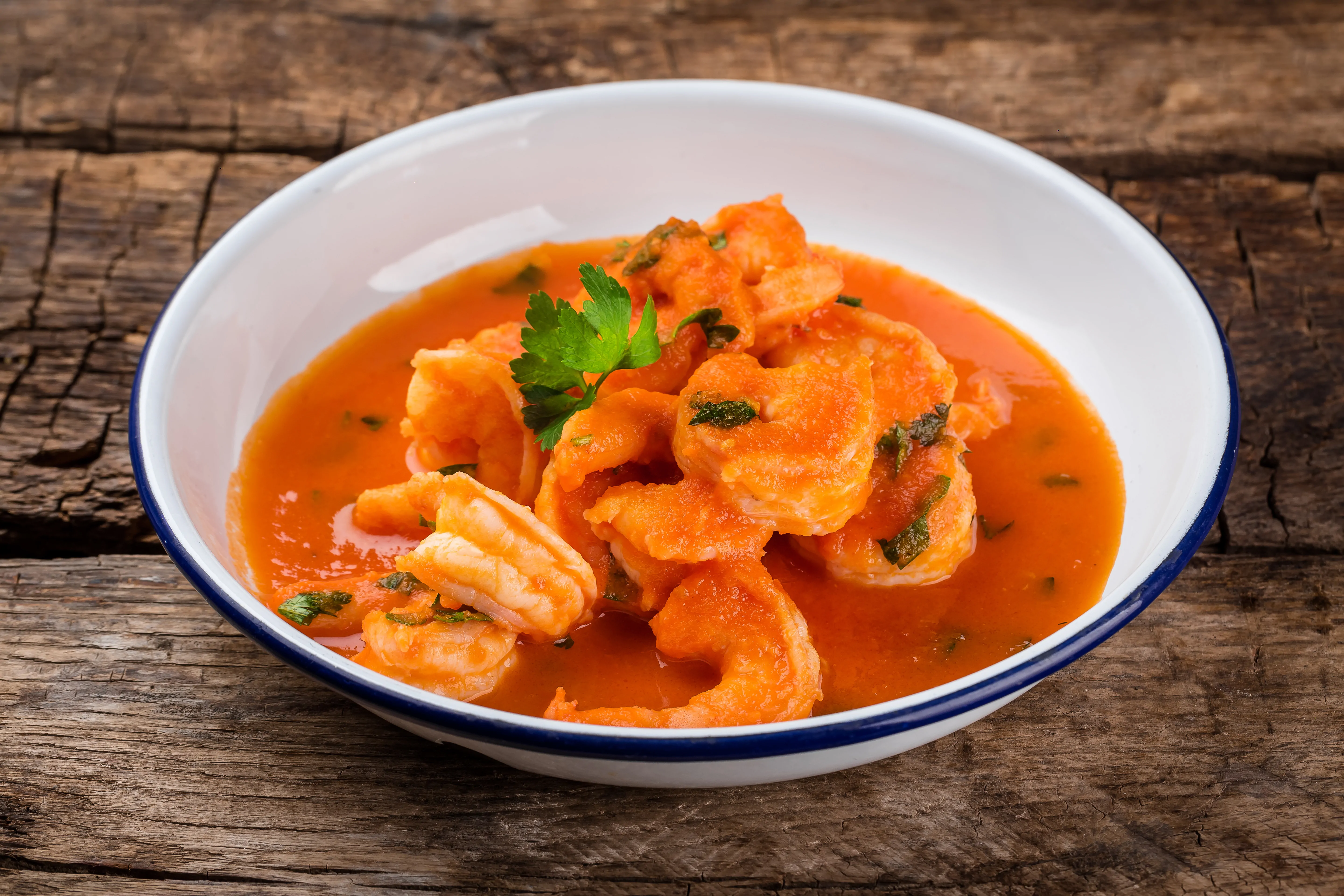 Хвости тигрової креветки у томатному соусі